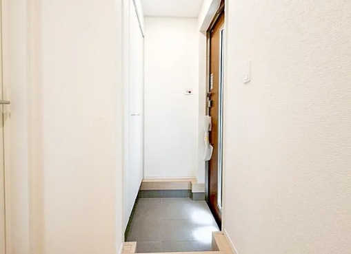町田市薬師台1丁目の新築戸建ての5号棟の玄関の写真
