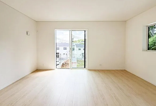 町田市薬師台1丁目の新築戸建ての5号棟のリビングの写真