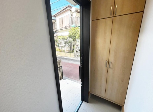 相模原市中央区緑が丘1丁目の新築戸建ての玄関の写真