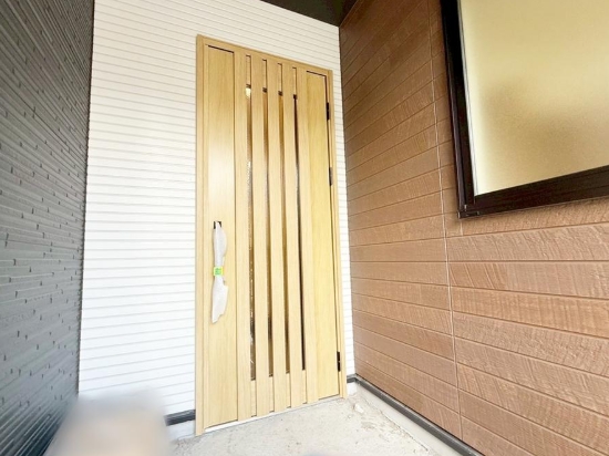 相模原市緑区西橋本4丁目の新築戸建ての玄関の写真