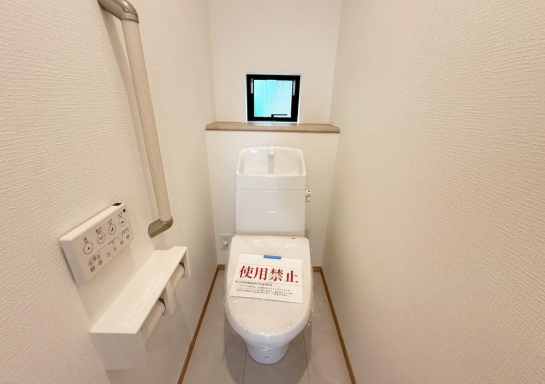 相模原市南区磯部の新築戸建てA号棟のトイレ1fの写真