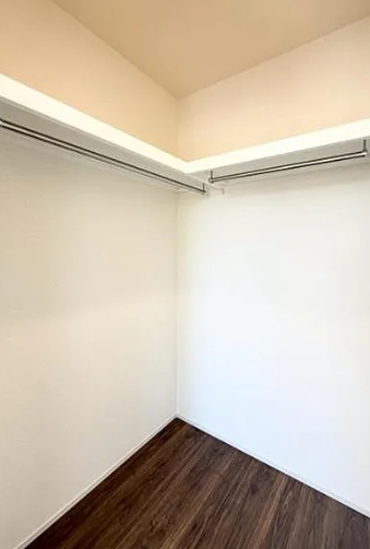 相模原市南区新戸の新築戸建て1号棟のウォークインクローゼットの写真