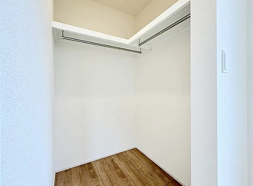 相模原市南区若松3丁目の新築戸建て1号棟のウォークインクローゼットの写真