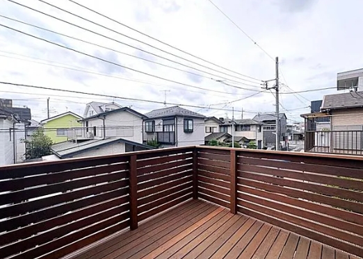 相模原市中央区並木3丁目の新築戸建てA号棟のウッドデッキの写真