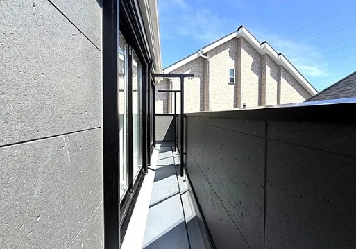 相模原市緑区二本松2丁目の新築戸建てのバルコニーの写真