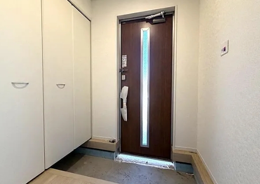 相模原市緑区二本松2丁目の新築戸建ての玄関の写真