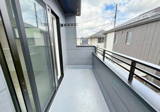相模原市南区西大沼1丁目の新築戸建てのバルコニーの写真