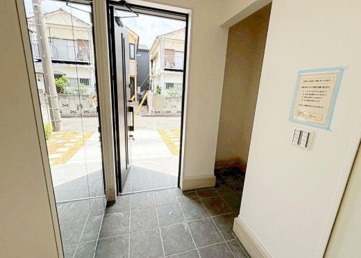 相模原市南区西大沼1丁目の新築戸建ての玄関の写真