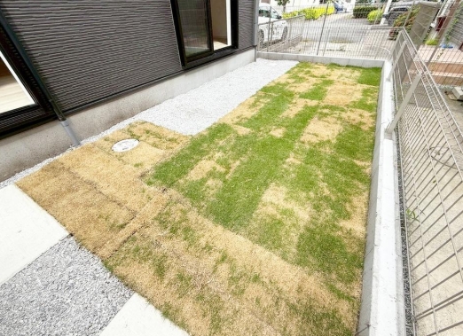 相模原市南区西大沼1丁目の新築戸建ての庭の写真