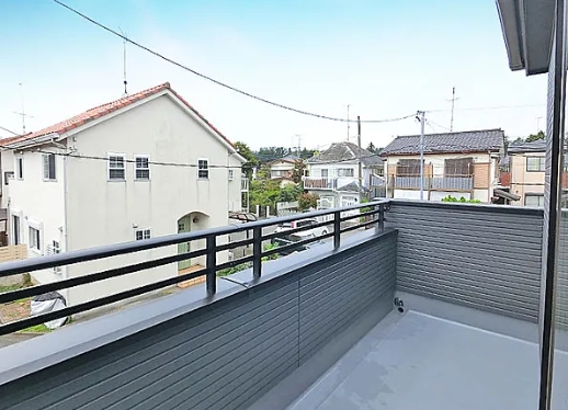 相模原市南区西大沼2丁目の新築戸建てのバルコニーの写真