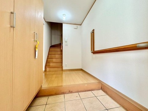 町田市相原町の中古戸建の玄関の写真