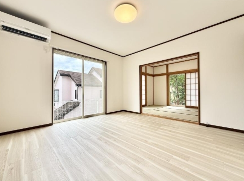町田市金井8丁目の中古戸建のリビングの写真