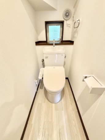 町田市金井8丁目の中古戸建のトイレ1fの写真
