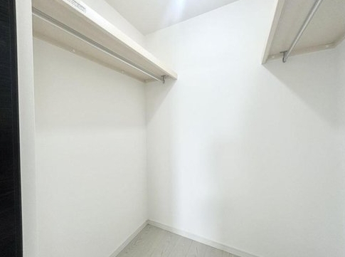 町田市西成瀬1丁目の中古戸建のウォークインクローゼットの写真