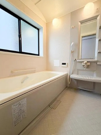 町田市小山町の中古戸建のバスルームの写真