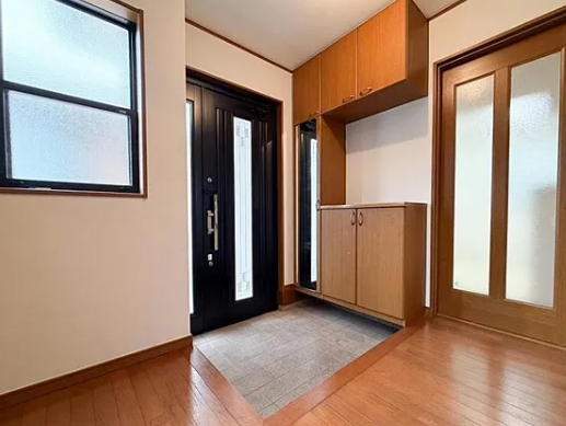 町田市小山町の中古戸建の玄関の写真