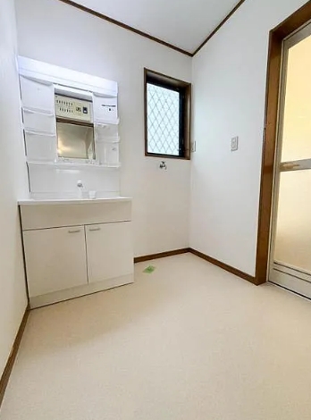 町田市小山町の中古戸建の洗面化粧台の写真