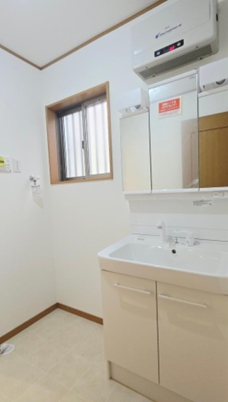 町田市図師町の中古戸建の洗面化粧台の写真