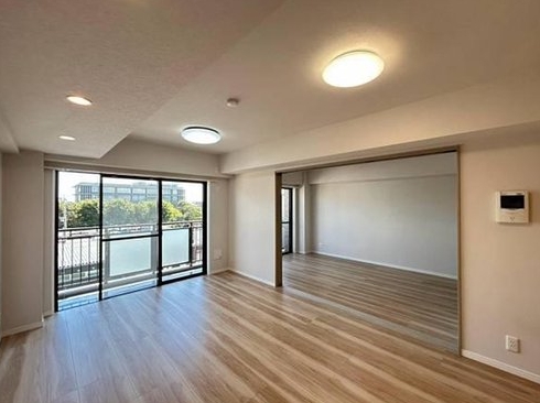 相模原市中央区中央6丁目中古マンションのリビングの写真