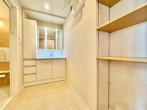 相模原市中央区星が丘4丁目中古マンションの洗面化粧台の写真