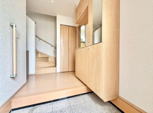 相模原市中央区上溝7丁目の中古戸建ての玄関の写真
