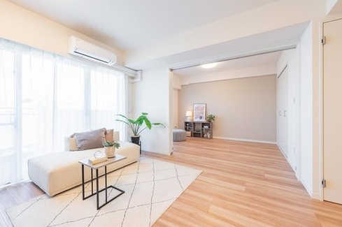 相模原市中央区清新2丁目中古マンションのリビングの写真