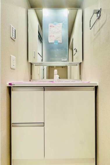 相模原市中央区矢部3丁目中古マンションの洗面化粧台の写真