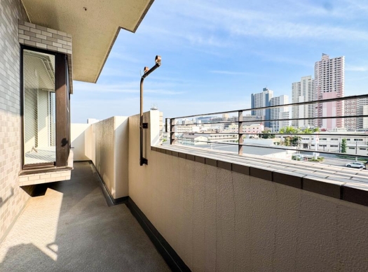 相模原市緑区橋本5丁目の中古マンションのバルコニーの写真