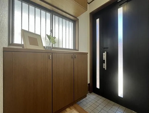 相模原市緑区二本松3丁目の中古戸建ての玄関の写真