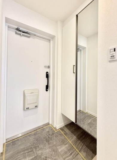 相模原市緑区西橋本4丁目中古マンションの玄関の写真