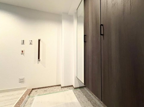 相模原市緑区西橋本5丁目中古マンションの玄関の写真