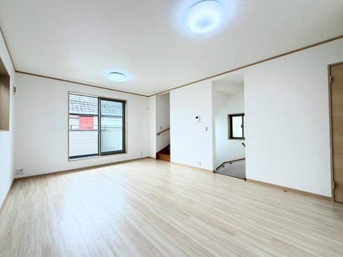 相模原市南区大野台1丁目の中古戸建てのリビングの写真